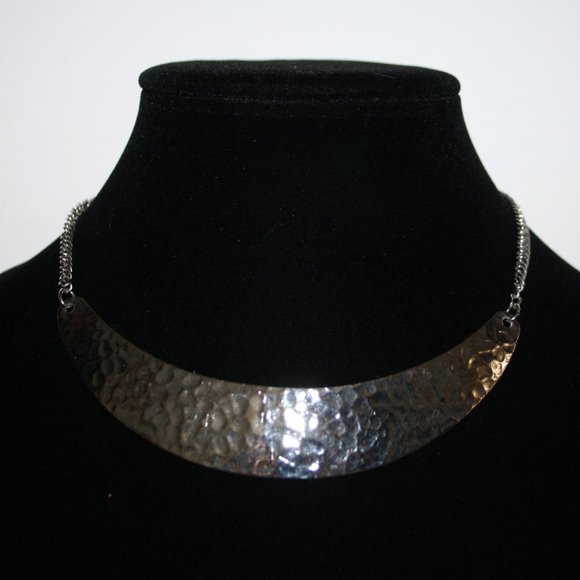 Beautiful hammered necklace 16"